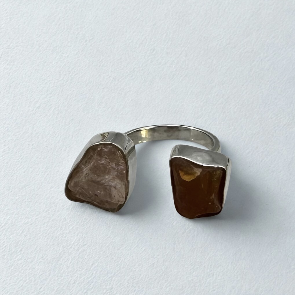 Δαχτυλίδι με Ροζ Χαλαζία και Καρνεόλη